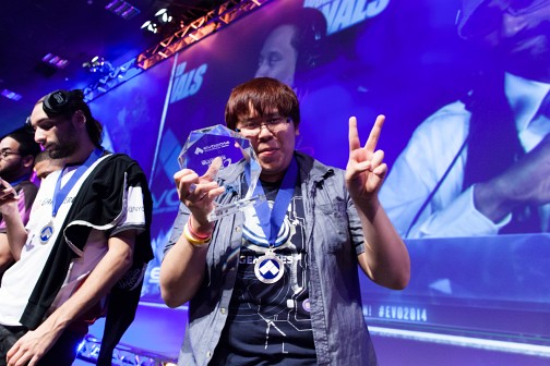 画像ギャラリー No.036のサムネイル画像 / ［EVO2014］「ウルIV」初の頂点は誰なのか。いよいよ最終局面を迎えた「Evolution 2014」最終日まとめ。「BBCP」「スマブラDX」部門決勝にも期待