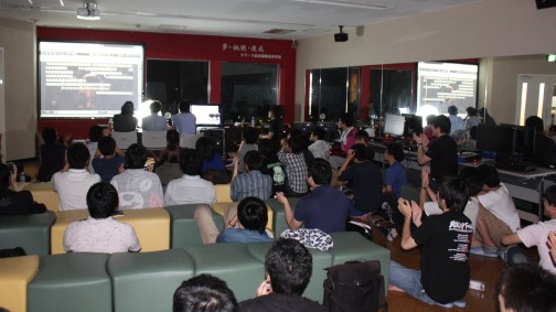 画像ギャラリー No.012のサムネイル画像 / ［EVO2014］日本勢の活躍に秋葉原が沸いた「Public Viewing for EVO2014 in Tokyo」レポート。Mad Catzの新作アケコン・TE2も初お披露目