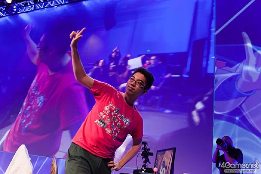 画像ギャラリー No.007のサムネイル画像 / ［EVO2015］ももち選手の「ウルIV」部門優勝をもって大会全日程が終了。「GGXrd」を小川選手が制し，「UMvC3」でも日本勢が善戦したEVO最終日まとめ