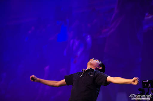 画像ギャラリー No.009のサムネイル画像 / ［EVO2015］ももち選手の「ウルIV」部門優勝をもって大会全日程が終了。「GGXrd」を小川選手が制し，「UMvC3」でも日本勢が善戦したEVO最終日まとめ
