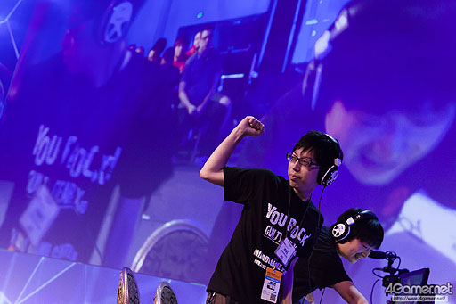 画像ギャラリー No.011のサムネイル画像 / ［EVO2015］ももち選手の「ウルIV」部門優勝をもって大会全日程が終了。「GGXrd」を小川選手が制し，「UMvC3」でも日本勢が善戦したEVO最終日まとめ