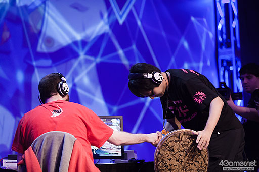 画像ギャラリー No.013のサムネイル画像 / ［EVO2015］ももち選手の「ウルIV」部門優勝をもって大会全日程が終了。「GGXrd」を小川選手が制し，「UMvC3」でも日本勢が善戦したEVO最終日まとめ