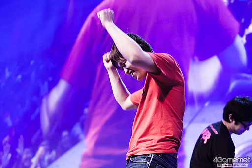 画像ギャラリー No.017のサムネイル画像 / ［EVO2015］ももち選手の「ウルIV」部門優勝をもって大会全日程が終了。「GGXrd」を小川選手が制し，「UMvC3」でも日本勢が善戦したEVO最終日まとめ