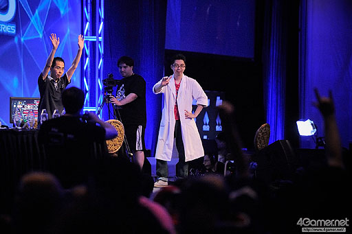 画像ギャラリー No.030のサムネイル画像 / ［EVO2015］ももち選手の「ウルIV」部門優勝をもって大会全日程が終了。「GGXrd」を小川選手が制し，「UMvC3」でも日本勢が善戦したEVO最終日まとめ