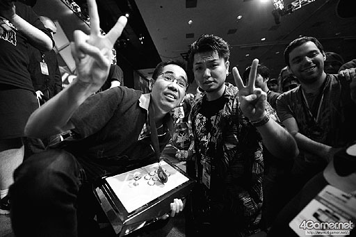 画像ギャラリー No.035のサムネイル画像 / ［EVO2015］ももち選手の「ウルIV」部門優勝をもって大会全日程が終了。「GGXrd」を小川選手が制し，「UMvC3」でも日本勢が善戦したEVO最終日まとめ