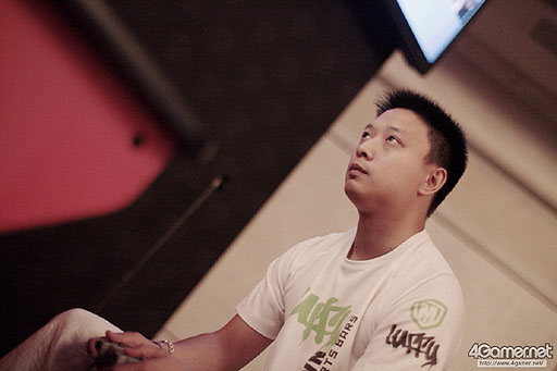 画像ギャラリー No.040のサムネイル画像 / ［EVO2015］ももち選手の「ウルIV」部門優勝をもって大会全日程が終了。「GGXrd」を小川選手が制し，「UMvC3」でも日本勢が善戦したEVO最終日まとめ