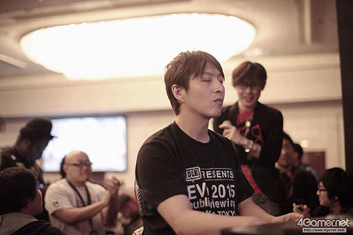 画像ギャラリー No.043のサムネイル画像 / ［EVO2015］ももち選手の「ウルIV」部門優勝をもって大会全日程が終了。「GGXrd」を小川選手が制し，「UMvC3」でも日本勢が善戦したEVO最終日まとめ