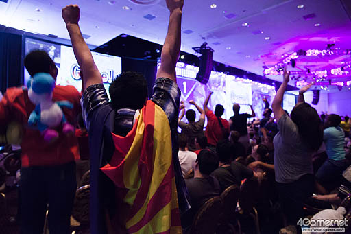 画像ギャラリー No.062のサムネイル画像 / ［EVO2015］ももち選手の「ウルIV」部門優勝をもって大会全日程が終了。「GGXrd」を小川選手が制し，「UMvC3」でも日本勢が善戦したEVO最終日まとめ