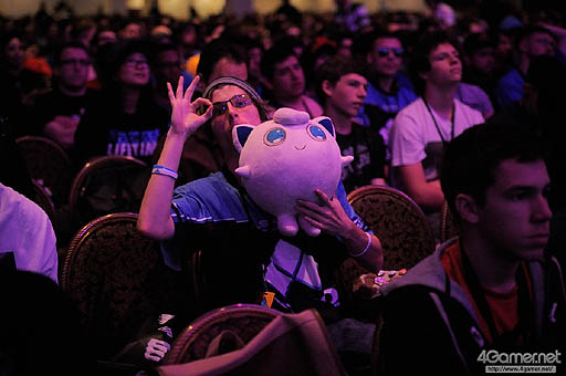 画像ギャラリー No.069のサムネイル画像 / ［EVO2015］ももち選手の「ウルIV」部門優勝をもって大会全日程が終了。「GGXrd」を小川選手が制し，「UMvC3」でも日本勢が善戦したEVO最終日まとめ