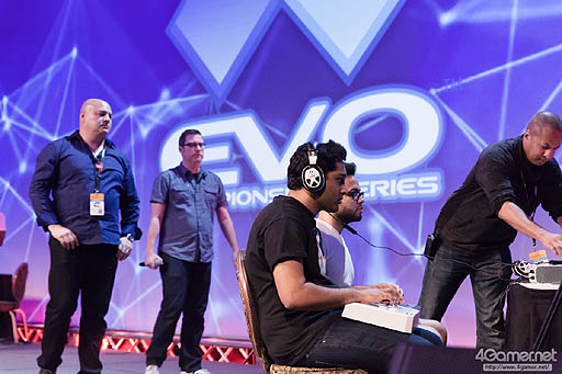 画像ギャラリー No.074のサムネイル画像 / ［EVO2015］ももち選手の「ウルIV」部門優勝をもって大会全日程が終了。「GGXrd」を小川選手が制し，「UMvC3」でも日本勢が善戦したEVO最終日まとめ