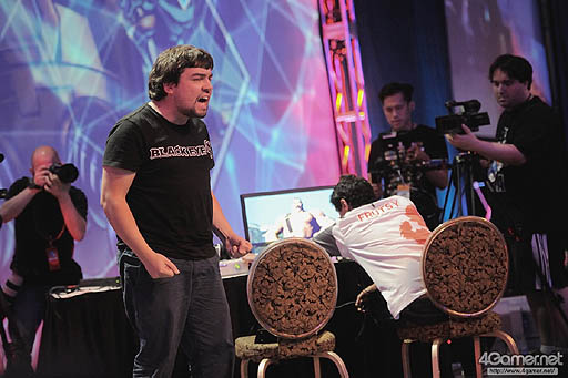 画像ギャラリー No.078のサムネイル画像 / ［EVO2015］ももち選手の「ウルIV」部門優勝をもって大会全日程が終了。「GGXrd」を小川選手が制し，「UMvC3」でも日本勢が善戦したEVO最終日まとめ