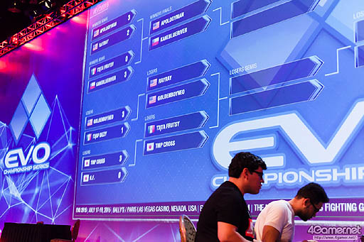 画像ギャラリー No.084のサムネイル画像 / ［EVO2015］ももち選手の「ウルIV」部門優勝をもって大会全日程が終了。「GGXrd」を小川選手が制し，「UMvC3」でも日本勢が善戦したEVO最終日まとめ