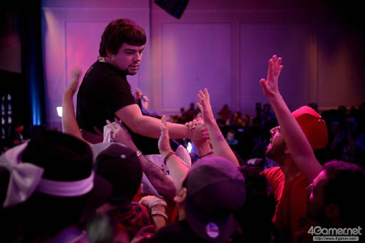 画像ギャラリー No.090のサムネイル画像 / ［EVO2015］ももち選手の「ウルIV」部門優勝をもって大会全日程が終了。「GGXrd」を小川選手が制し，「UMvC3」でも日本勢が善戦したEVO最終日まとめ