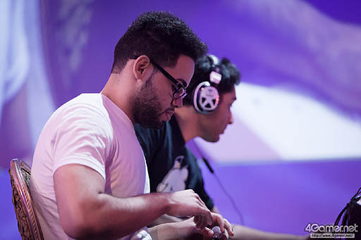 画像ギャラリー No.094のサムネイル画像 / ［EVO2015］ももち選手の「ウルIV」部門優勝をもって大会全日程が終了。「GGXrd」を小川選手が制し，「UMvC3」でも日本勢が善戦したEVO最終日まとめ