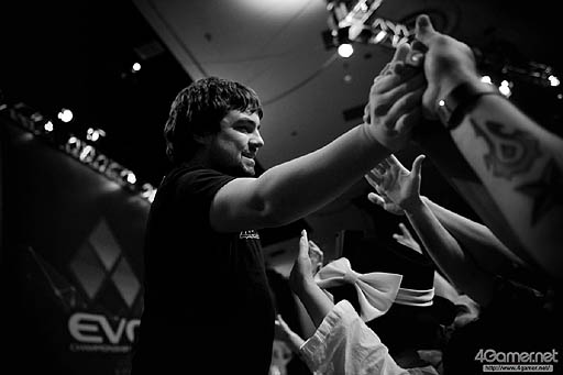 画像ギャラリー No.100のサムネイル画像 / ［EVO2015］ももち選手の「ウルIV」部門優勝をもって大会全日程が終了。「GGXrd」を小川選手が制し，「UMvC3」でも日本勢が善戦したEVO最終日まとめ