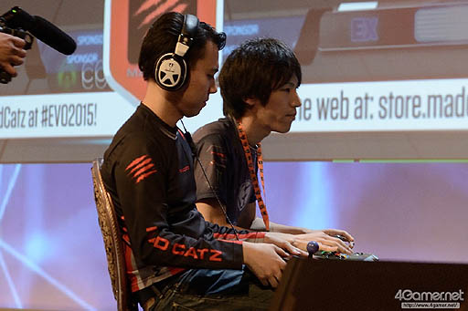画像ギャラリー No.105のサムネイル画像 / ［EVO2015］ももち選手の「ウルIV」部門優勝をもって大会全日程が終了。「GGXrd」を小川選手が制し，「UMvC3」でも日本勢が善戦したEVO最終日まとめ
