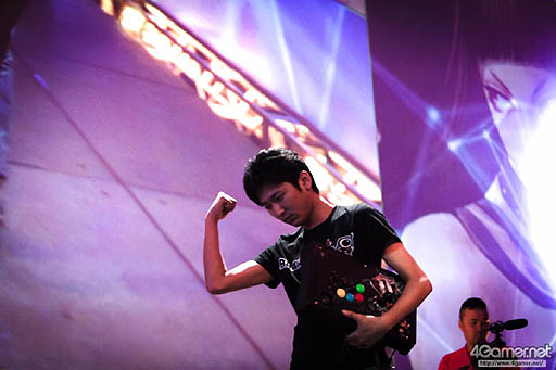 画像ギャラリー No.115のサムネイル画像 / ［EVO2015］ももち選手の「ウルIV」部門優勝をもって大会全日程が終了。「GGXrd」を小川選手が制し，「UMvC3」でも日本勢が善戦したEVO最終日まとめ