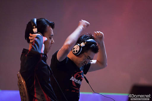 画像ギャラリー No.118のサムネイル画像 / ［EVO2015］ももち選手の「ウルIV」部門優勝をもって大会全日程が終了。「GGXrd」を小川選手が制し，「UMvC3」でも日本勢が善戦したEVO最終日まとめ