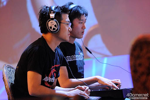 画像ギャラリー No.125のサムネイル画像 / ［EVO2015］ももち選手の「ウルIV」部門優勝をもって大会全日程が終了。「GGXrd」を小川選手が制し，「UMvC3」でも日本勢が善戦したEVO最終日まとめ