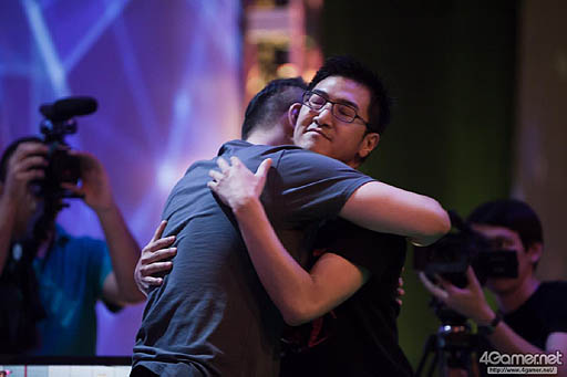 画像ギャラリー No.131のサムネイル画像 / ［EVO2015］ももち選手の「ウルIV」部門優勝をもって大会全日程が終了。「GGXrd」を小川選手が制し，「UMvC3」でも日本勢が善戦したEVO最終日まとめ