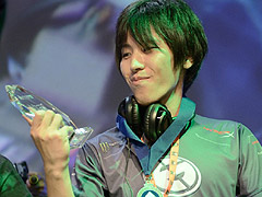 ［EVO2015］ももち選手の「ウルIV」部門優勝をもって大会全日程が終了。「GGXrd」を小川選手が制し，「UMvC3」でも日本勢が善戦したEVO最終日まとめ