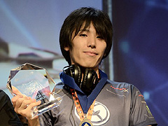 【速報】［EVO2015］「ウルトラストリートファイターIV」部門，優勝はももち選手。ふ〜ど選手以来，4年振りの日本人優勝
