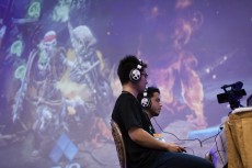 画像ギャラリー No.016のサムネイル画像 / ［EVO2015］激闘を制した選手達に聞く，その瞬間。「鉄拳7」ノビ選手，「GGXrd」小川選手，「ウルIV」ももち選手――EVO2015勝利者インタビュー