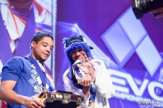 画像ギャラリー No.027のサムネイル画像 / ［EVO2015］激闘を制した選手達に聞く，その瞬間。「鉄拳7」ノビ選手，「GGXrd」小川選手，「ウルIV」ももち選手――EVO2015勝利者インタビュー