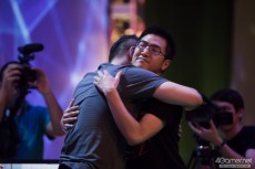 画像ギャラリー No.044のサムネイル画像 / ［EVO2015］激闘を制した選手達に聞く，その瞬間。「鉄拳7」ノビ選手，「GGXrd」小川選手，「ウルIV」ももち選手――EVO2015勝利者インタビュー