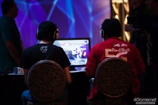画像ギャラリー No.045のサムネイル画像 / ［EVO2015］激闘を制した選手達に聞く，その瞬間。「鉄拳7」ノビ選手，「GGXrd」小川選手，「ウルIV」ももち選手――EVO2015勝利者インタビュー