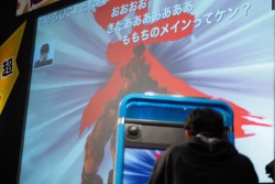 画像ギャラリー No.012のサムネイル画像 / ［超会議3］「ウルトラストリートファイターIV」エキシビションマッチ会場で，杉山P＆綾野APにアーケード版稼働後のあれこれを聞いてみた