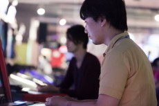 画像ギャラリー No.014のサムネイル画像 / 「ウルIV」×「ガンスト2」の異色のコラボ。ウメハラ＆ポッポ小学校チームが圧倒的な強さを見せた「桜花乱舞杯」フォトレポート