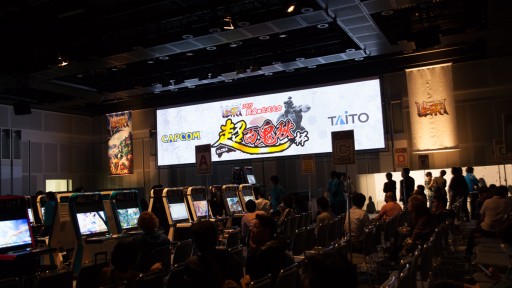画像ギャラリー No.001のサムネイル画像 / 優勝賞金100万円+Capcom Cup Finals出場権を懸けたガチバトル。「ウルトラストリートファイターIV」公式大会「超百鬼秋杯」フォトレポート