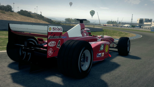 画像ギャラリー No.010のサムネイル画像 / 「F1 2013」をレビュー。人間同士のバトルが熱い「マルチプレイヤー」,そして往年のファン感涙必至の「90年代クラシックパック」の魅力に迫る