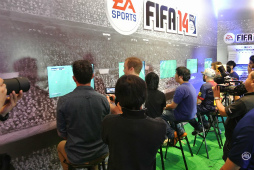 画像ギャラリー No.001のサムネイル画像 / 香港で行われた「FIFA 14」プレビューイベントをレポート。アグエロ選手やレスコット選手らが参戦したゲーム大会や「ULTIMATE TEAM」最新情報も