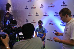 画像ギャラリー No.002のサムネイル画像 / 香港で行われた「FIFA 14」プレビューイベントをレポート。アグエロ選手やレスコット選手らが参戦したゲーム大会や「ULTIMATE TEAM」最新情報も