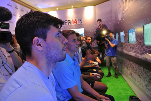 画像ギャラリー No.033のサムネイル画像 / 香港で行われた「FIFA 14」プレビューイベントをレポート。アグエロ選手やレスコット選手らが参戦したゲーム大会や「ULTIMATE TEAM」最新情報も