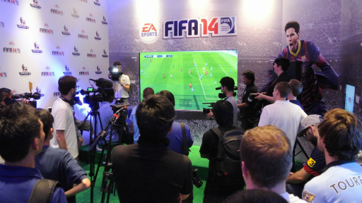 画像ギャラリー No.037のサムネイル画像 / 香港で行われた「FIFA 14」プレビューイベントをレポート。アグエロ選手やレスコット選手らが参戦したゲーム大会や「ULTIMATE TEAM」最新情報も