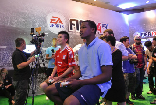 画像ギャラリー No.038のサムネイル画像 / 香港で行われた「FIFA 14」プレビューイベントをレポート。アグエロ選手やレスコット選手らが参戦したゲーム大会や「ULTIMATE TEAM」最新情報も