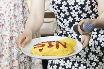 画像ギャラリー No.001のサムネイル画像 / 「解放少女 SIN」とカラオケパセラがコラボ。ゲーム中のメニューを再現