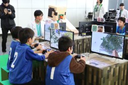 画像ギャラリー No.011のサムネイル画像 / 「Minecraft」の参加型イベント「1,000人でつくる！“夢の日本”プロジェクト ファイナル！」レポート。小学生達が創意工夫で作った建造物を披露