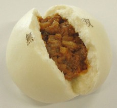 画像ギャラリー No.003のサムネイル画像 / 「無双」の肉まんがローソンに。「真・三國無双7 猛将伝」の発売を記念した ピリ辛麻婆肉まんが11月26日に発売