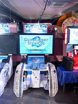 画像ギャラリー No.012のサムネイル画像 / 「ガンスリンガー ストラトス2」が稼働開始。オープニングセレモニーには,ふなっしーが応援に駆けつけたなっしー!