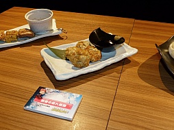 画像ギャラリー No.024のサムネイル画像 / 「ガンスリンガー ストラトス」の稼働2周年を記念するカフェがオープン。声優の阿部 敦さんと植田佳奈さんも登場したオープニングセレモニーをレポート