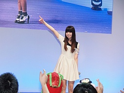 画像ギャラリー No.036のサムネイル画像 / ［TGS 2013］春奈るなさんが主題歌を熱唱。最新情報も飛び出した「AKIBA’S TRIP2」スペシャルステージをレポート