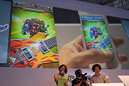 画像ギャラリー No.011のサムネイル画像 / ［TGS 2013］大人気エアーバンド「ゴールデンボンバー」が「オトレンジャー」ブースを襲撃!? 波乱に満ちたステージイベントをレポート