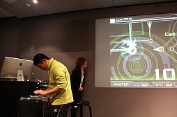 画像ギャラリー No.006のサムネイル画像 / 「CROSS×BEATS」の体験イベントが開催。新曲発表やNAOKI氏との対戦が行われた会場の様子をレポート