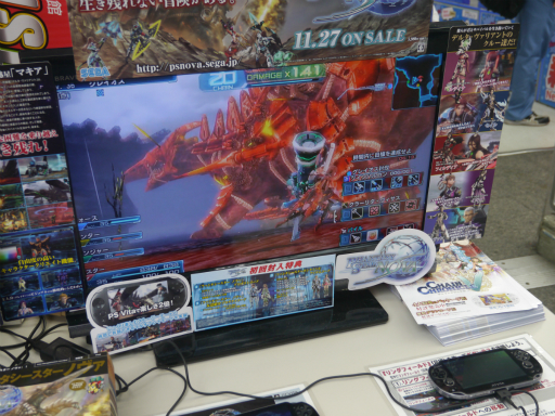 画像ギャラリー No.011のサムネイル画像 / 「ファンタシースター ノヴァ」の店頭体験会が秋葉原で開催。都築靖之プロデューサーへのインタビューの模様と合わせてレポート