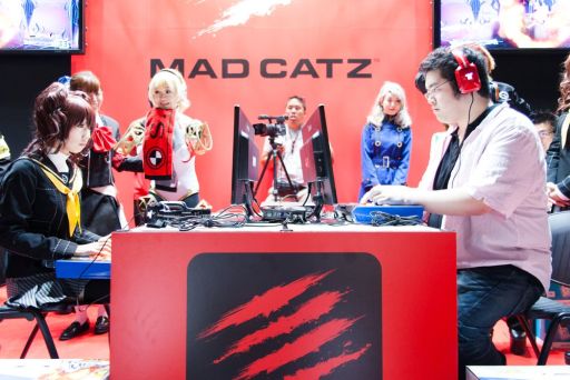 画像ギャラリー No.007のサムネイル画像 / ［TGS 2014］Mad Catzブースで開催された「GUILTY GEAR Xrd -SIGN-」「P4U2」のエキシビションマッチフォトレポート