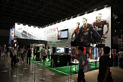 画像ギャラリー No.001のサムネイル画像 / ［TGS 2013］スマホ向け「FIFA 14」は，基本プレイ無料で間口を広く。新たな操作方法が想像以上に快適だったというプレイレポート